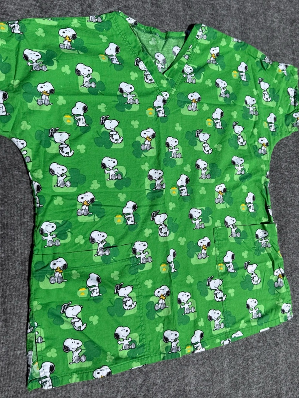Women’s Green Snoopy Print Scrub Top size small